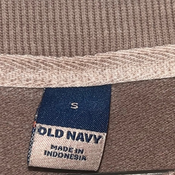 Dark washed pink old navy sweatshirt - Picture 4 of 4